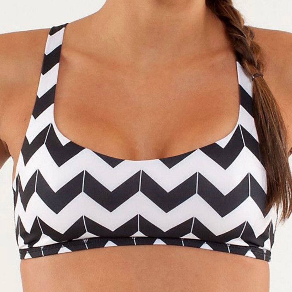 LULULEMON ATHLETICA | Free to Be Sports Bra Black & White Chevron RARE | Size 6